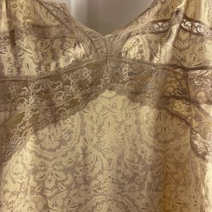La Perla pale yellow & beige print silk and beige lace nightie